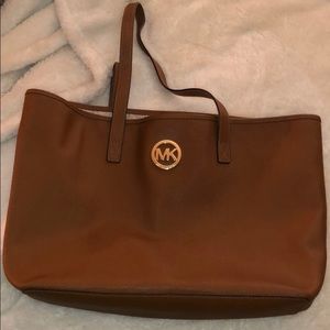 Perfect brown Michael Kors tote!!!